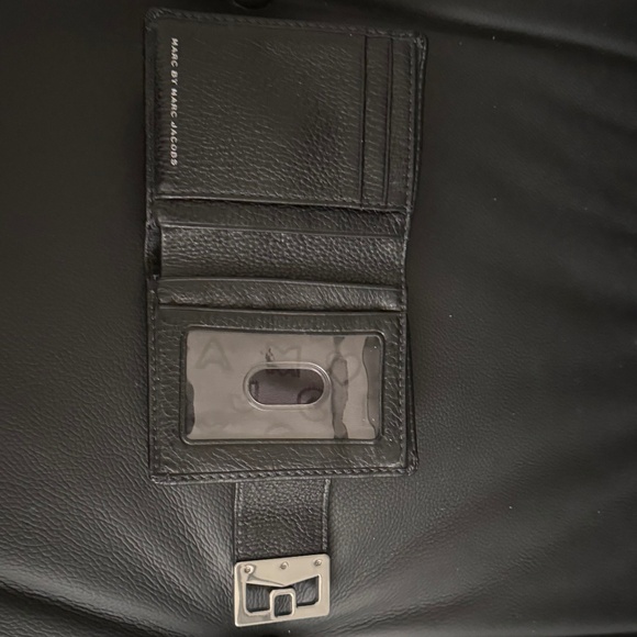 Marc by Marc Jacobs Neutral-Toned Crossbody Bag w/ Black Card Case Wallet - Picture 5 of 6